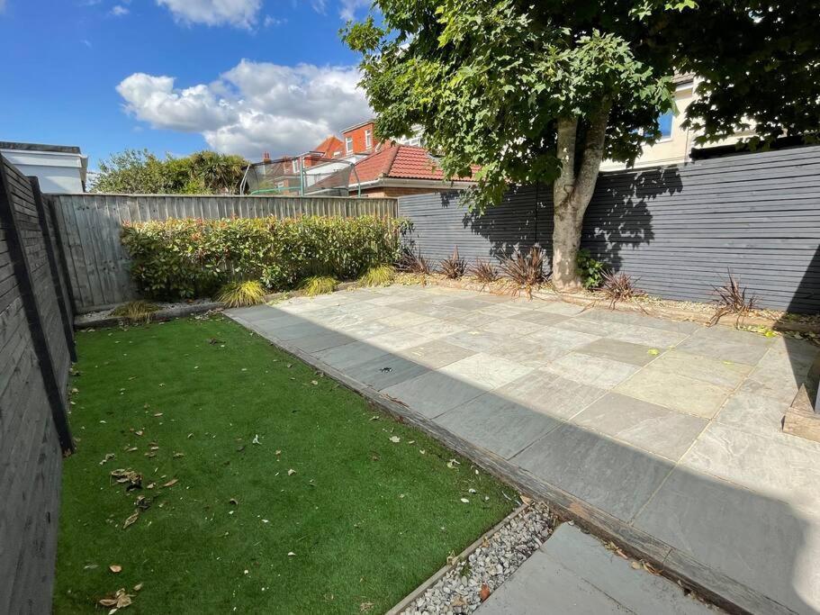 2 Min Walk To The Best Beach! Stunning Newly Refurbished Stylish 2 Bedroom Apartment! - Great Location - Free Parking - Fast Wifi - Smart Tv - Sleeps Up To 4! Close To Bournemouth & Poole Town Centre & Sandbanks Zewnętrze zdjęcie