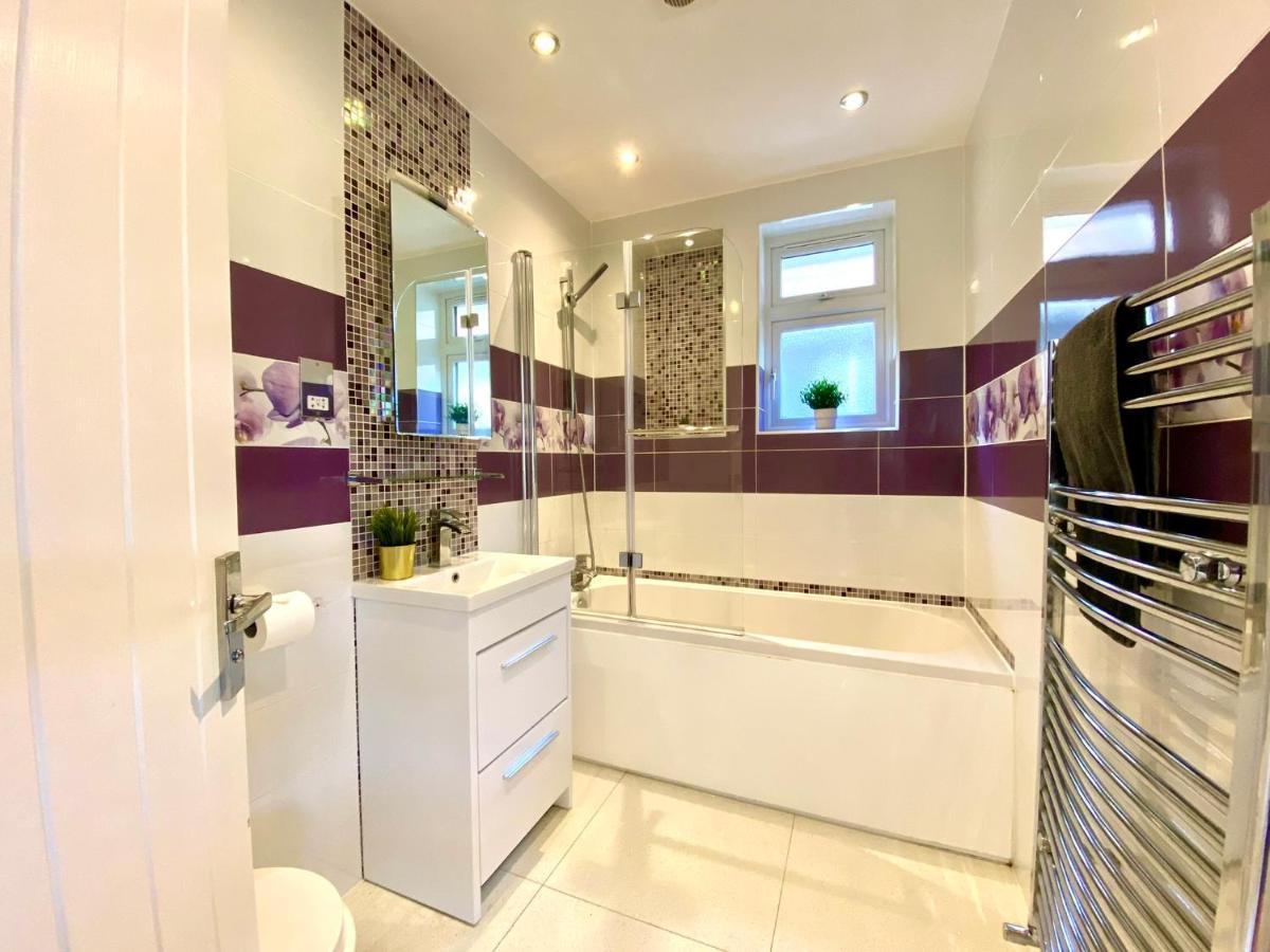 2 Min Walk To The Best Beach! Stunning Newly Refurbished Stylish 2 Bedroom Apartment! - Great Location - Free Parking - Fast Wifi - Smart Tv - Sleeps Up To 4! Close To Bournemouth & Poole Town Centre & Sandbanks Zewnętrze zdjęcie