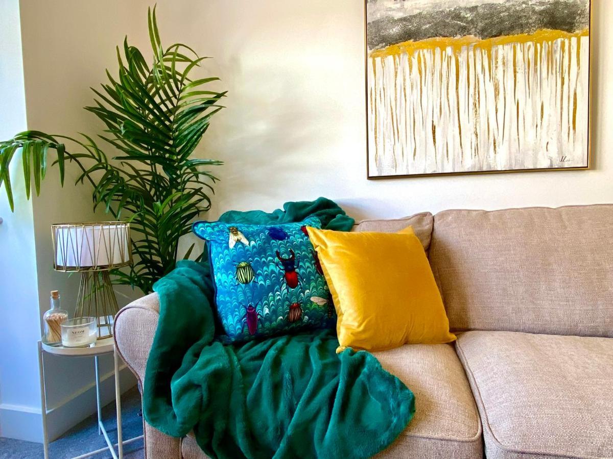 2 Min Walk To The Best Beach! Stunning Newly Refurbished Stylish 2 Bedroom Apartment! - Great Location - Free Parking - Fast Wifi - Smart Tv - Sleeps Up To 4! Close To Bournemouth & Poole Town Centre & Sandbanks Zewnętrze zdjęcie