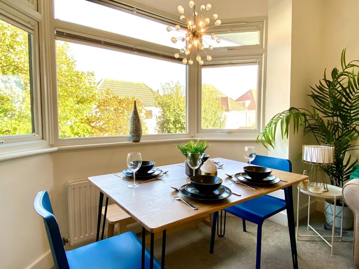 2 Min Walk To The Best Beach! Stunning Newly Refurbished Stylish 2 Bedroom Apartment! - Great Location - Free Parking - Fast Wifi - Smart Tv - Sleeps Up To 4! Close To Bournemouth & Poole Town Centre & Sandbanks Zewnętrze zdjęcie