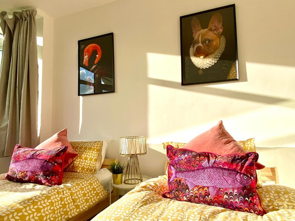 2 Min Walk To The Best Beach! Stunning Newly Refurbished Stylish 2 Bedroom Apartment! - Great Location - Free Parking - Fast Wifi - Smart Tv - Sleeps Up To 4! Close To Bournemouth & Poole Town Centre & Sandbanks Zewnętrze zdjęcie