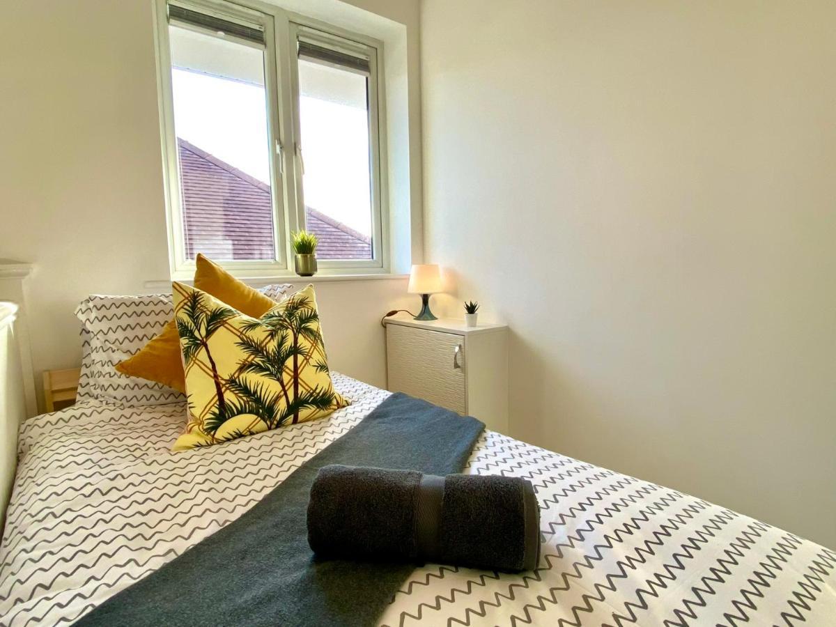 2 Min Walk To The Best Beach! Stunning Newly Refurbished Stylish 2 Bedroom Apartment! - Great Location - Free Parking - Fast Wifi - Smart Tv - Sleeps Up To 4! Close To Bournemouth & Poole Town Centre & Sandbanks Zewnętrze zdjęcie