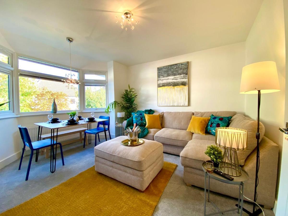 2 Min Walk To The Best Beach! Stunning Newly Refurbished Stylish 2 Bedroom Apartment! - Great Location - Free Parking - Fast Wifi - Smart Tv - Sleeps Up To 4! Close To Bournemouth & Poole Town Centre & Sandbanks Zewnętrze zdjęcie